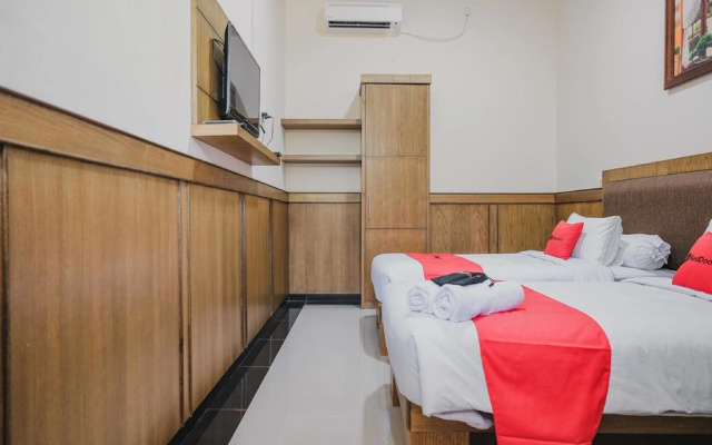 RedDoorz Plus @ Jalan Dr. Cipto Mangunkusumo Lampung
