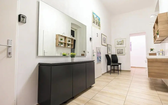 Large 5BR Central Flat Near Augarten