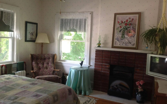 10th Avenue Guest House & Suites