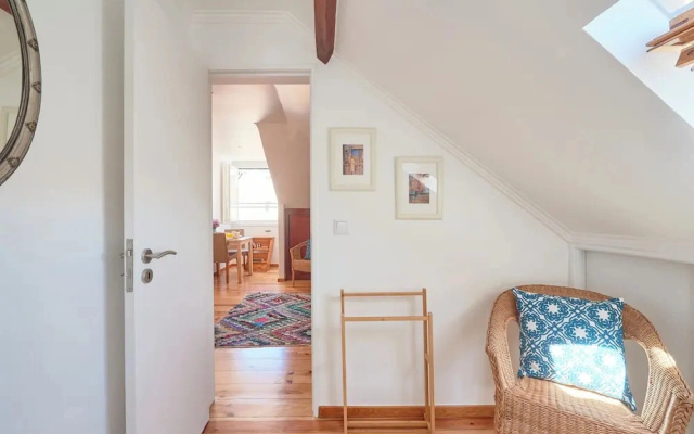 Central, Comfy And Light-Filled Apt, By Timecooler