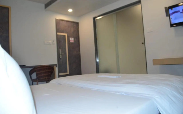 Hotel O2 , Sangli