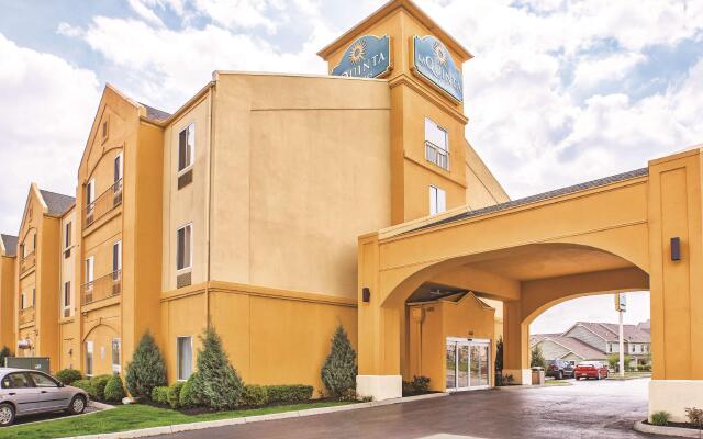 Отель La Quinta Inn & Suites Columbus West - Hilliard вид на фасад