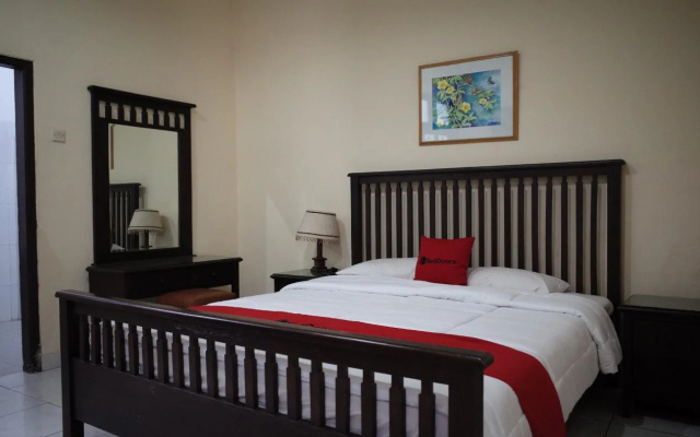 RedDoorz Plus @ Suryakencana Kota Sukabumi