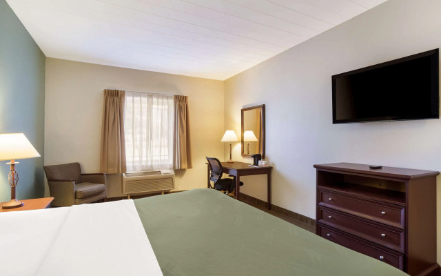 Quality Inn & Suites Monterey I-40