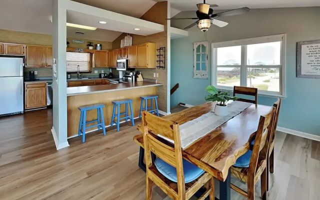 Paradise Palms by Topsail Realty