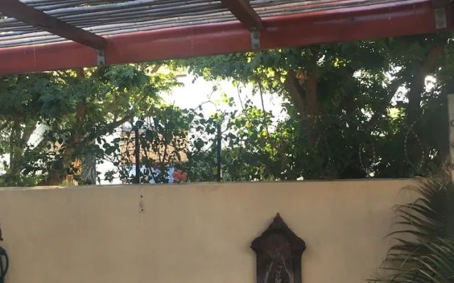 Tolbos Backpackers