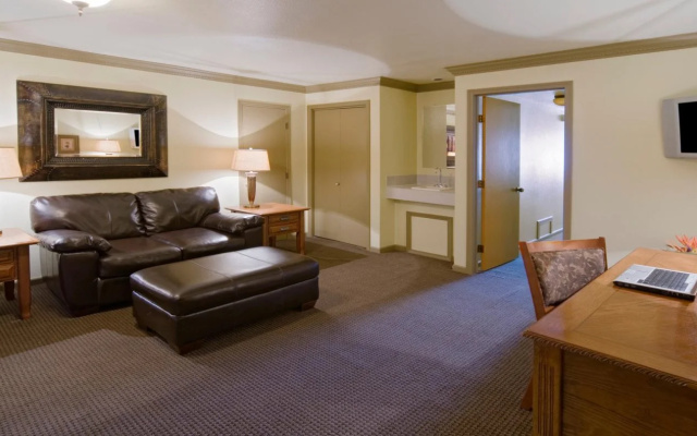 Fort Hays Inn