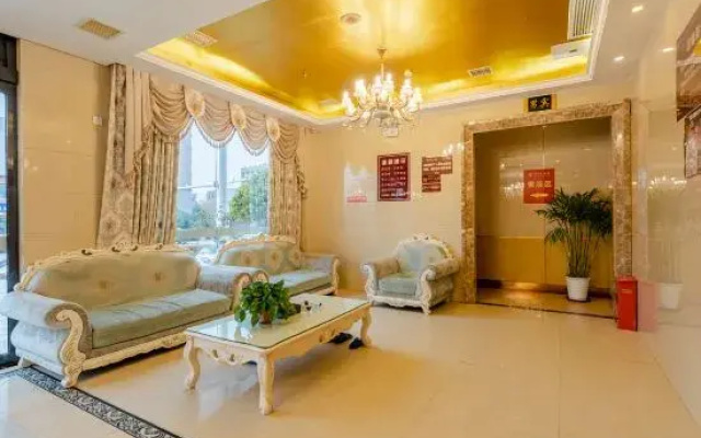 Huazhi Hotel Fuyang