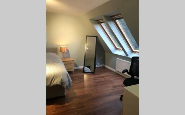 Private Coach House in Gated Residence