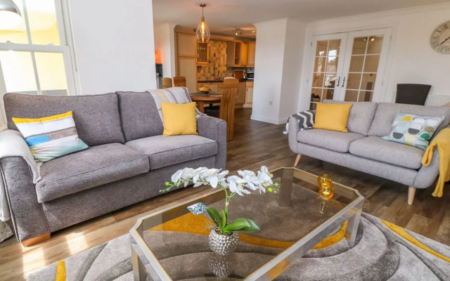 14 Melvill Court