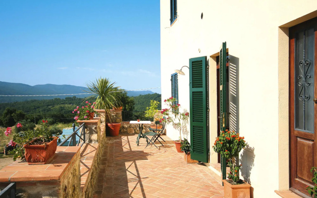 Country House in Chiusdino With Panoramic Views