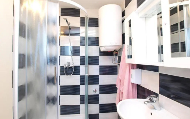 Apartment with pool 1038