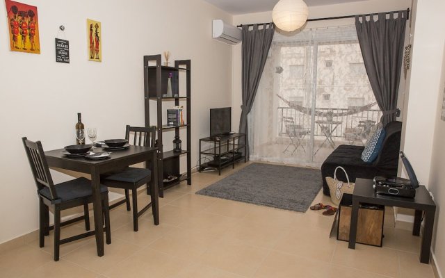 Отель Paphos Love Shack Apartment Кипр, Пафос - отзывы, цены и фото номеров - забронировать отель Paphos Love Shack Apartment онлайн комната для гостей
