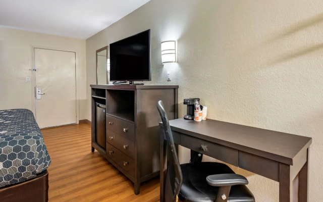 Quality Inn & Suites Columbus West