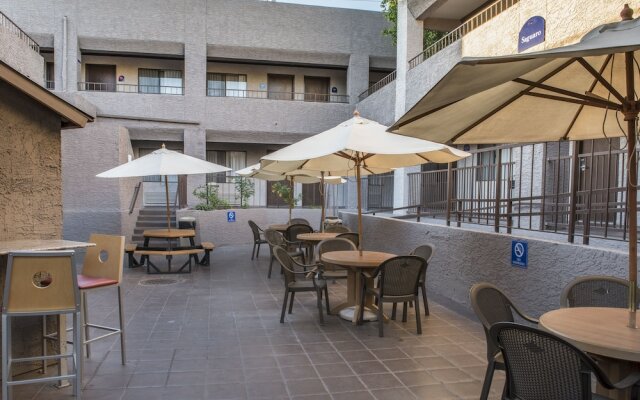 Hotel Tempe/Phoenix Airport InnSuites at the Mall 2
