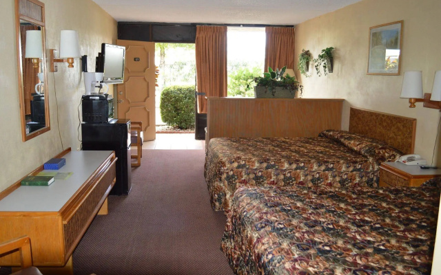Tarpon Shores Inn