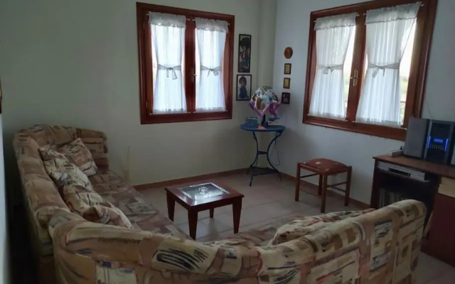 Villa Litsa! Quiet place, beautiful garden, near beach!