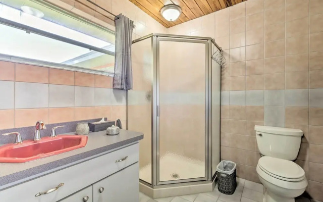 Rainbow River Oasis w/ Kayaks + Furnished Sunroom!