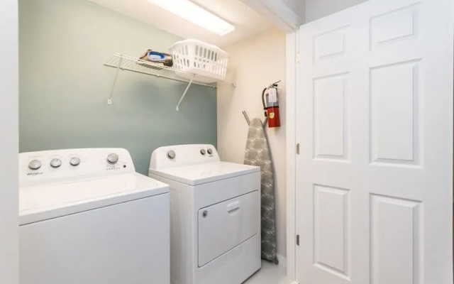 1600cpc 4 Bedroom Townhouse by RedAwning