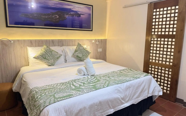El Galleon Beach Resort Asia Divers