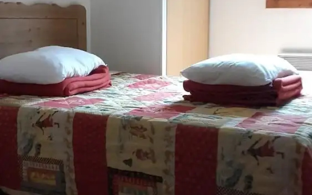 2 Rooms 4 People 2 Exposed East