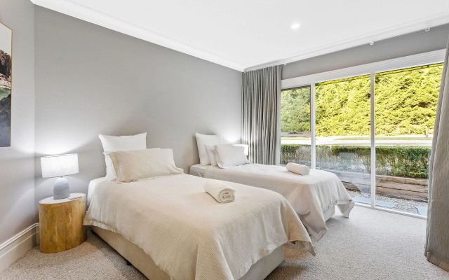 Tranquil Estate With Pool Heated Spa Gardens