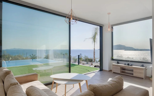Sounio Black Villa