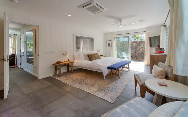 Hanalei Beach House 5 Bedroom Home by RedAwning