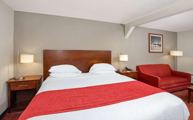 Ramada by Wyndham Bowling Green