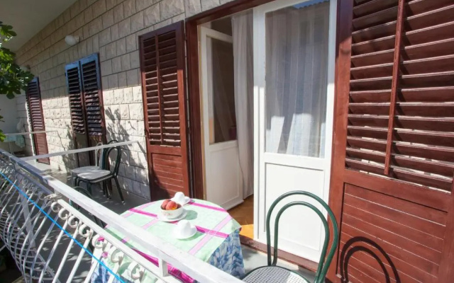 Apartments Nuic 748