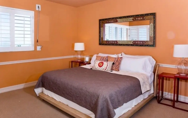 Donax 3 Bedroom Condo by RedAwning