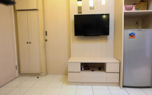 With Access To Shopping Center at Kalibata Apartment