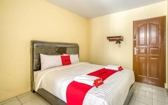 RedDoorz Plus near RSUD Dr. Pirngadi Medan 2