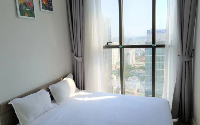 Ami Splendid Rooftop Pool