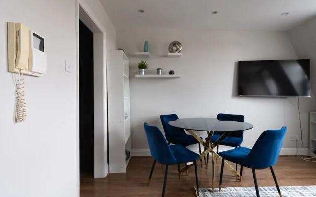Comfy 2 Bed Flat QCE