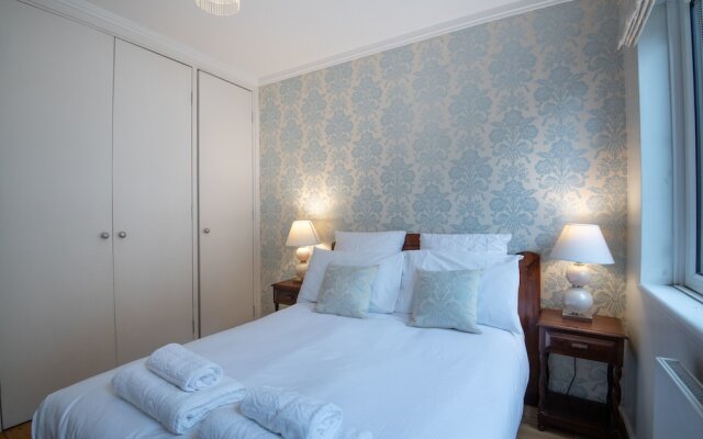 Отель Delightful Kensington Home close to Hyde Park Лондон комната для гостей