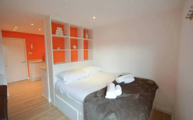 Modern Studio Flat In Clifton