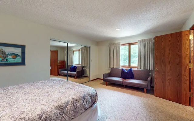 3BR Cozy Apartment w/ Mountain Views