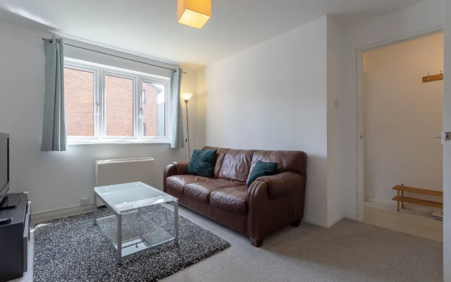 1 Bedroom Apartment Near Surrey Quays