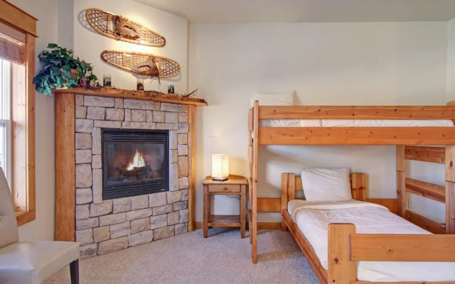 Nisa Mountain 36 2 Bedroom Condo by RedAwning