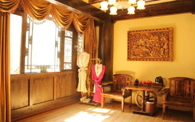 Shangri-La Mai Zhu Kung Gar Hotel