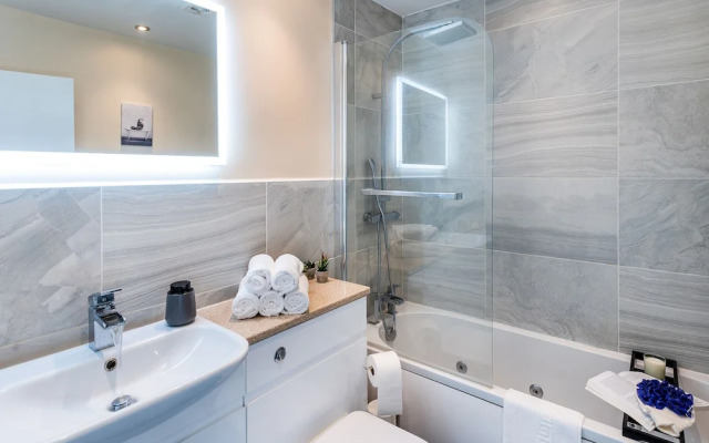 Charming 2-bed Apartment in Windsor - Free Parking