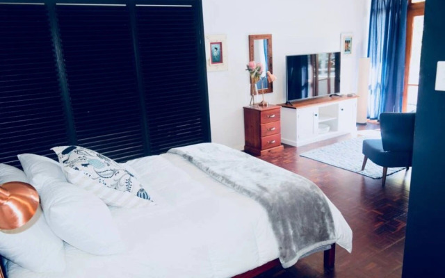 Studio Apartment in Central Cape Town With a Pool