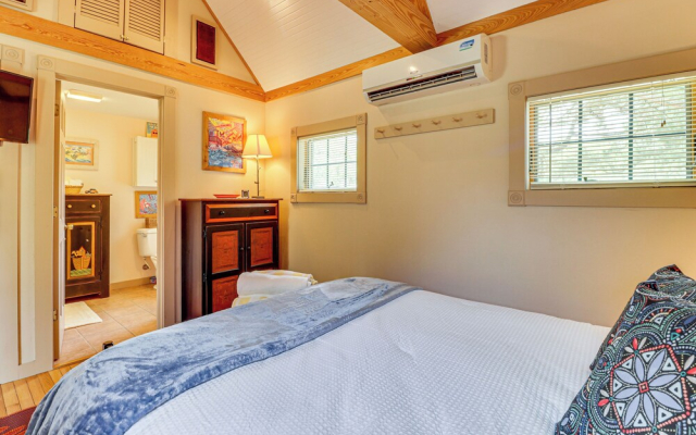 Hot Tub Haven: Creekside Cabin in Frisco!
