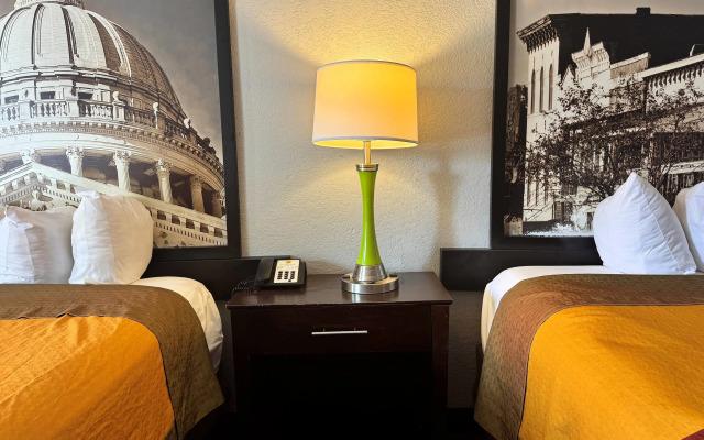 Super 8 by Wyndham Meridian