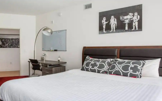 Modern La 2 Bedroom Luxury Suites