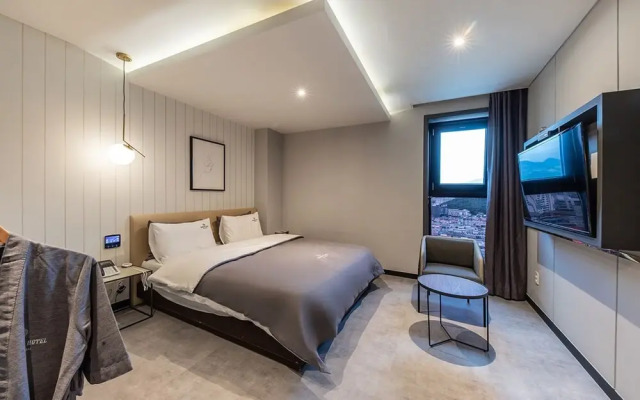 Brown Dot Hotel Jeonggwan
