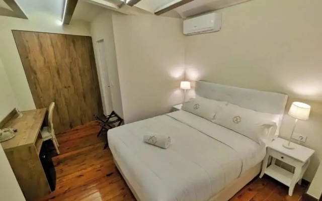 Catalina Suites Hotel