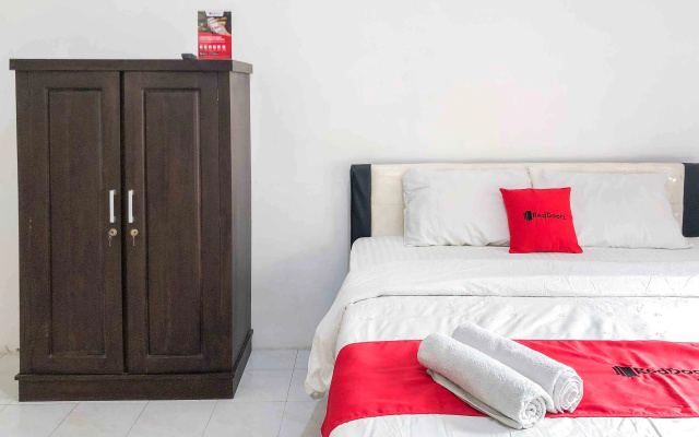 RedDoorz near Eco Green Park Batu