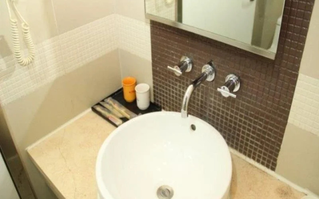 Motel168 Wuhan HuaQiao Inn